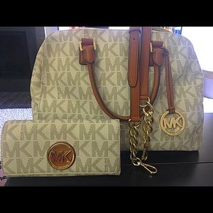 Miachel Kors purse and wallet